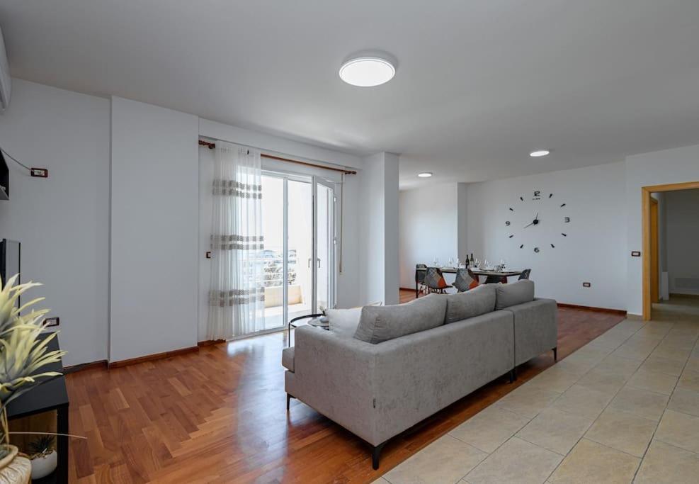 Grand View Apartment دراس المظهر الخارجي الصورة